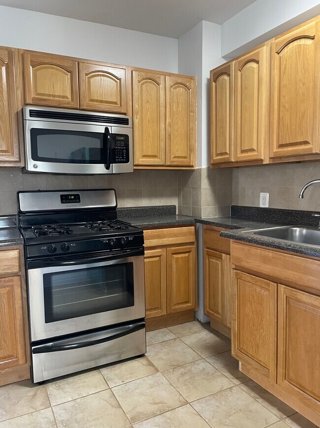 Building Photo - 5711 Huxley Ave