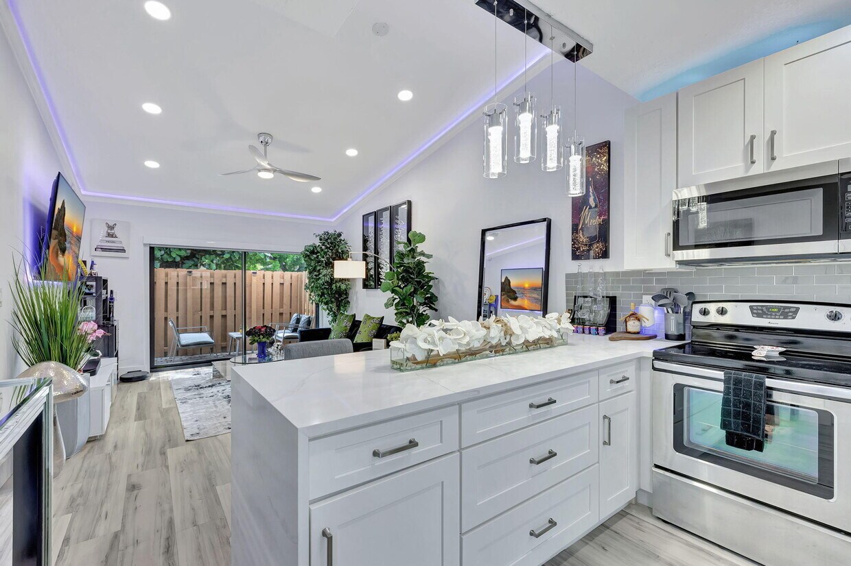 Foto principal - 2320 NW 37th Ave