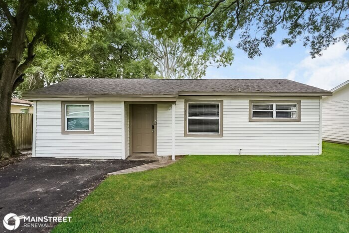 Primary Photo - 4423 73rd St N, Saint Petersburg, FL 33709