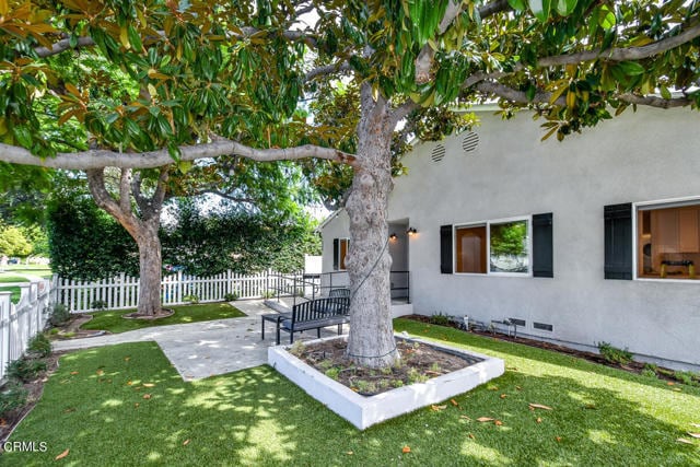 Foto del edificio - 630 N Niagara St