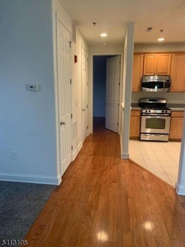 Building Photo - 303 Rainbow Way