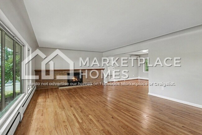 Building Photo - 1220 E Square Lake Rd