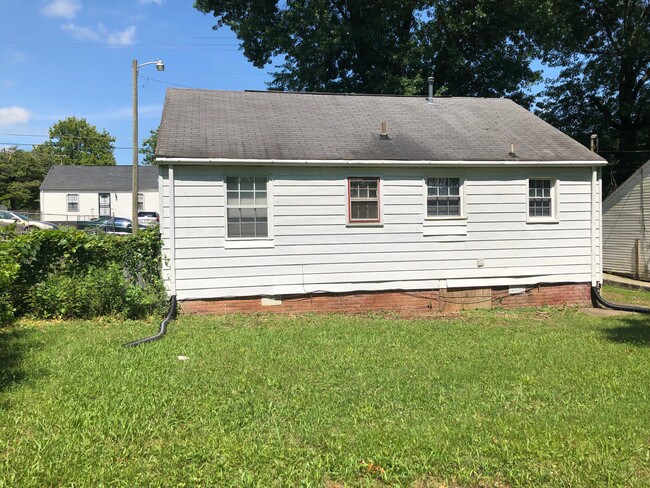 Building Photo - 1605 Lombard Pl