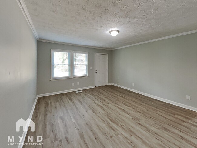 Foto del edificio - 627 Rountree Rd