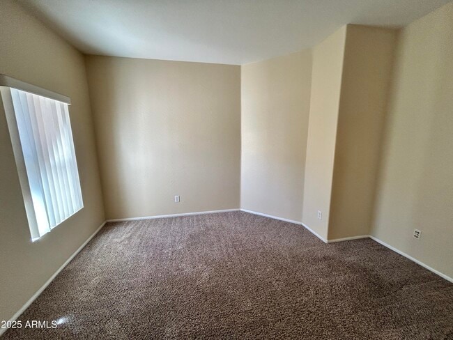 Building Photo - 13768 W Country Gables Dr