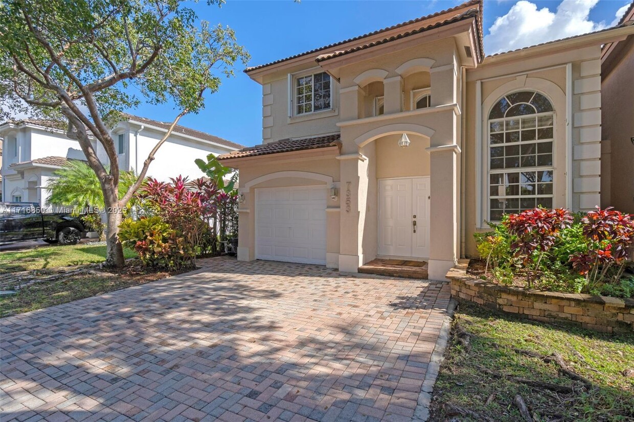 Foto principal - 7353 NW 113th Ct