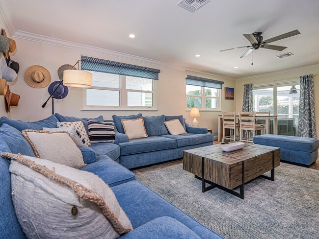 Building Photo - 856 Norfolk Pine Ln