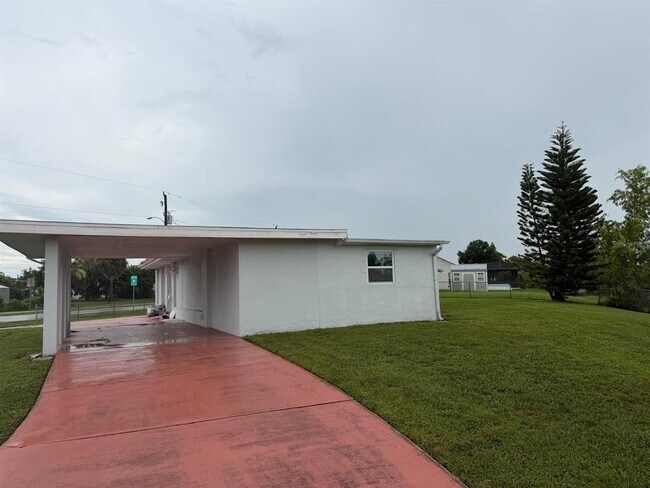 Building Photo - 2288 Harbor Blvd
