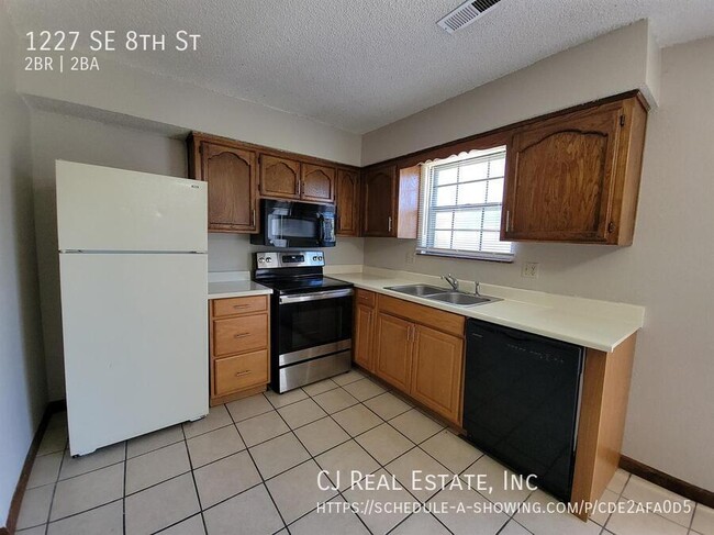 Foto del edificio - 1227 SE 8th St