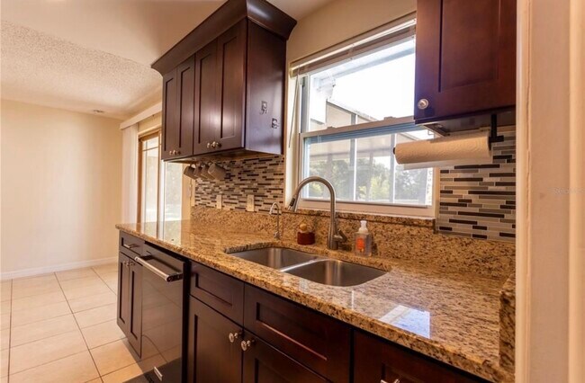 Foto del edificio - 2877 Nutwood St