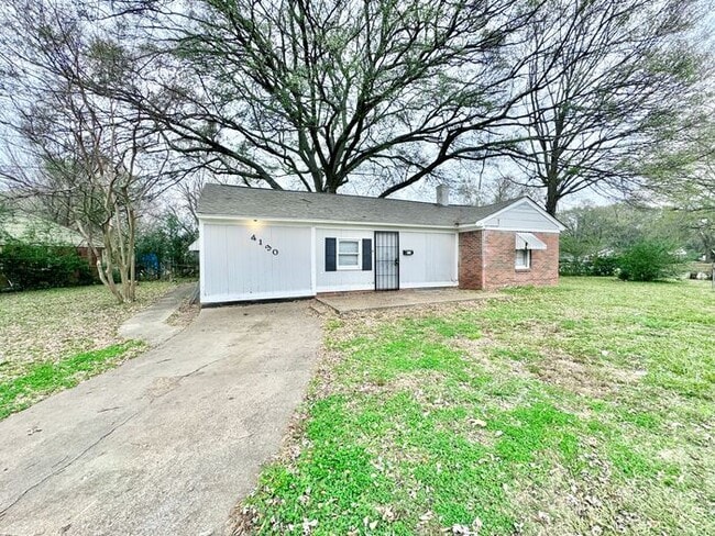 Building Photo - 4130 Pikes Peak Ave