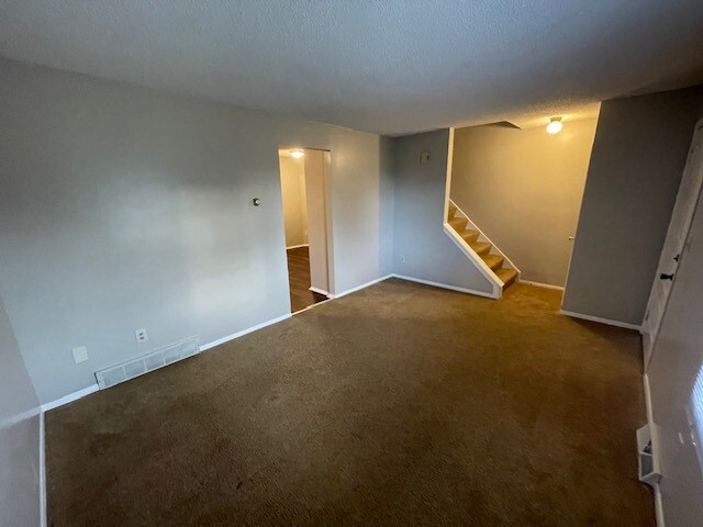 1457 Karl Dr Copley, OH 44321 – photo 2
