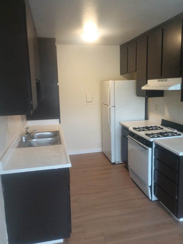 Building Photo - 9415 California Ave