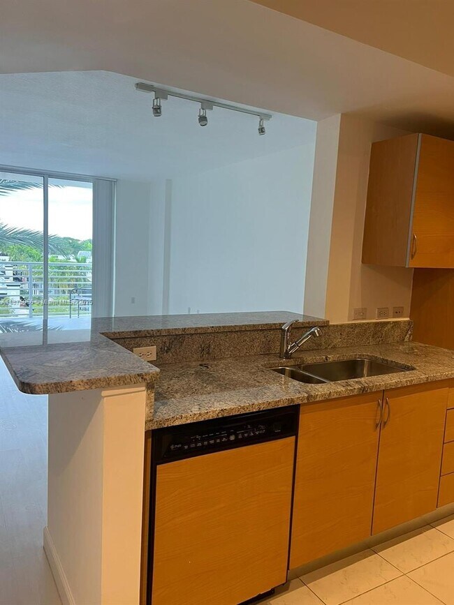Foto del edificio - 2775 NE 187th St
