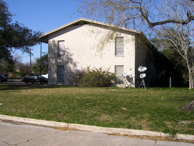Building Photo - 102 N Wells St