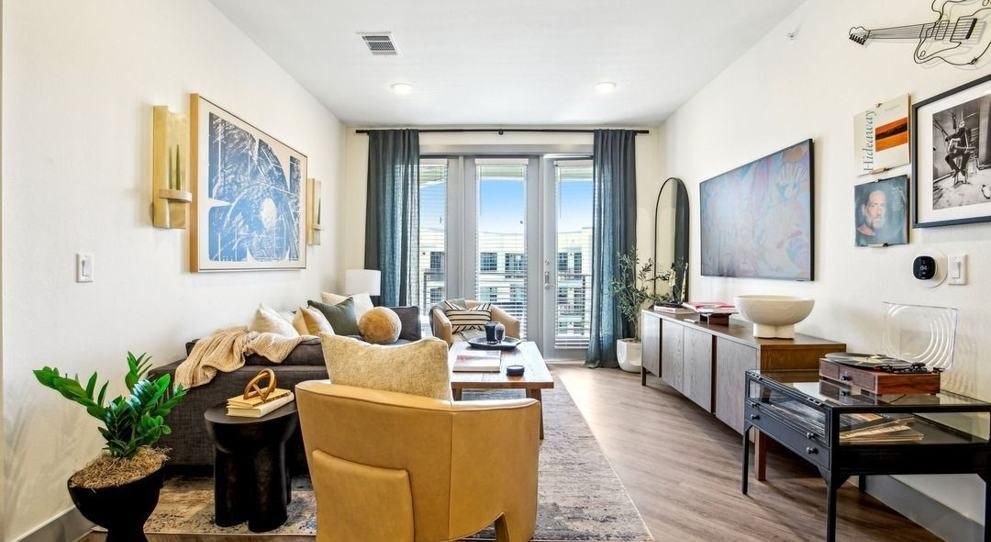 Foto del edificio - 13460 Lyndhurst St