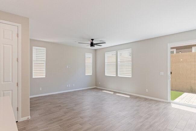 Foto del edificio - Beautiful Cadence 3 bedroom, 2.5 Baths, 2 car garage Townhome