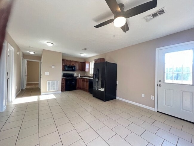 Photo - Great Location!!!!  MOVE IN READY!!!!! House