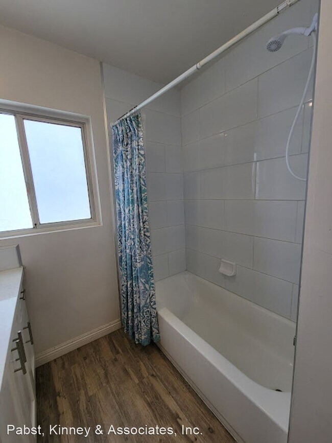 Building Photo - 2 br, 1 bath House - 3931 LIVINGSTON DR. #5