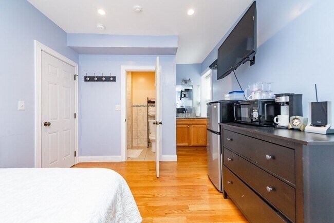 Building Photo - 629 Tremont St