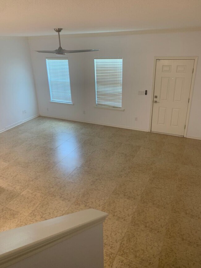Building Photo - Spacious 3 Bed/2.5 Bath Townhome in Oakleaf