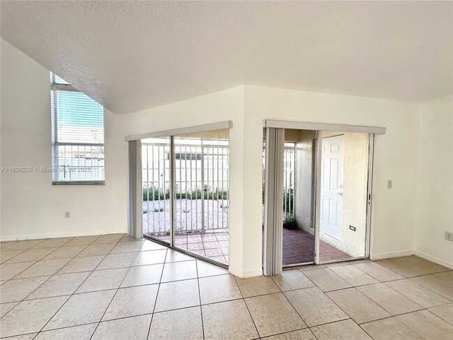 Building Photo - 3002 San Remo Cir