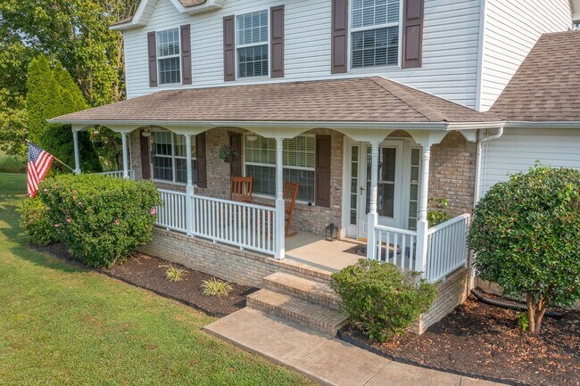 Building Photo - Spacious 3 bedroom home on 1 Acre