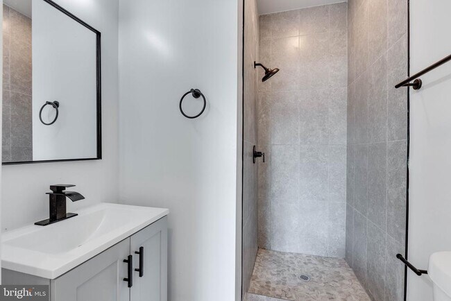 Foto del edificio - 3842 Fairmount Ave