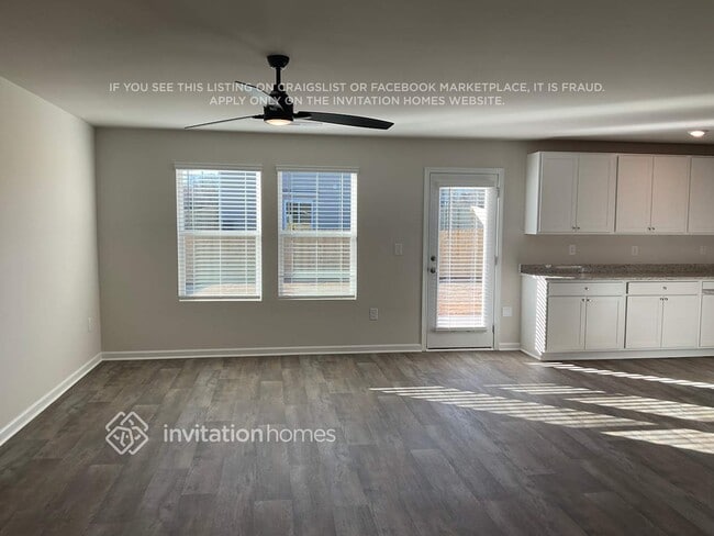 Building Photo - 203 White Flds Ave