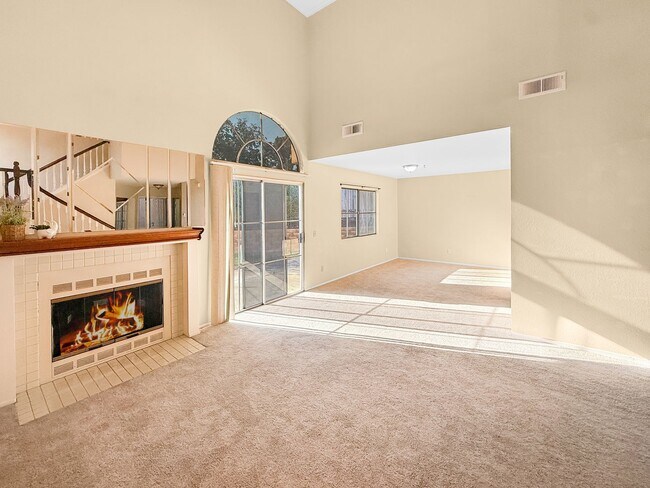 Foto del edificio - Beautiful 4BR/2.5BA Home Featuring a Large...