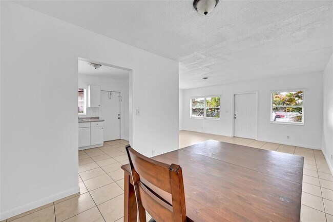 Foto del edificio - 1218 NW 6th Ave