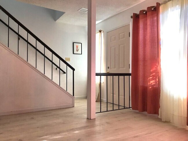 Building Photo - 3600 Larchmont Square Ln