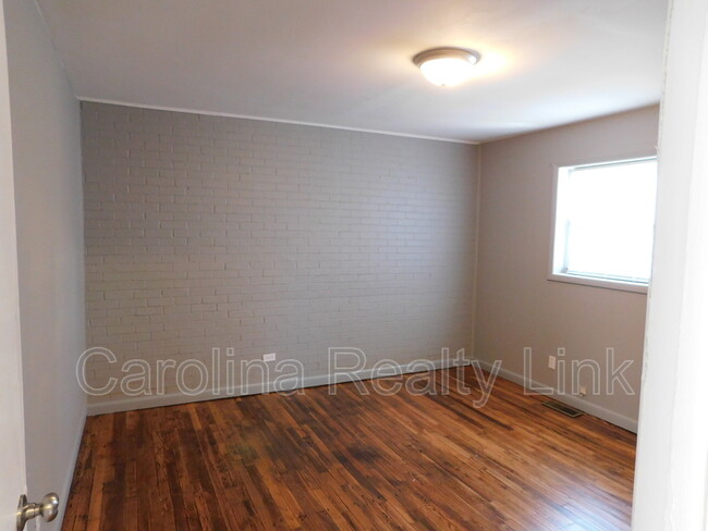 Foto del edificio - 2224 Gilbert St Apt 3