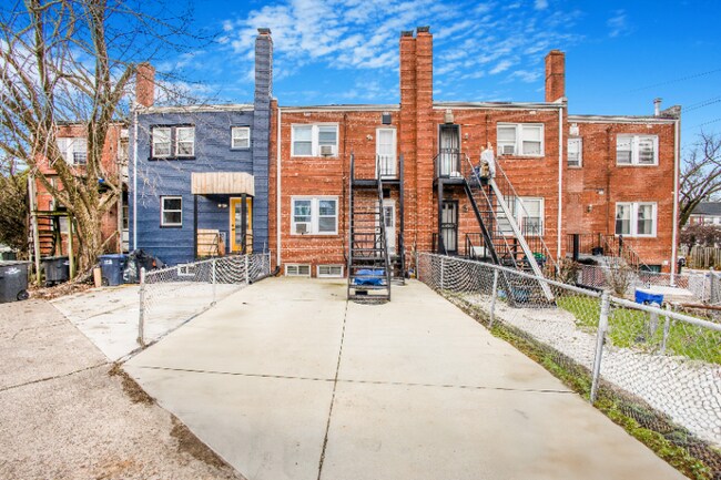 Foto del edificio - 55 Farragut Pl NW