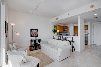 Building Photo - 1060 Brickell Ave