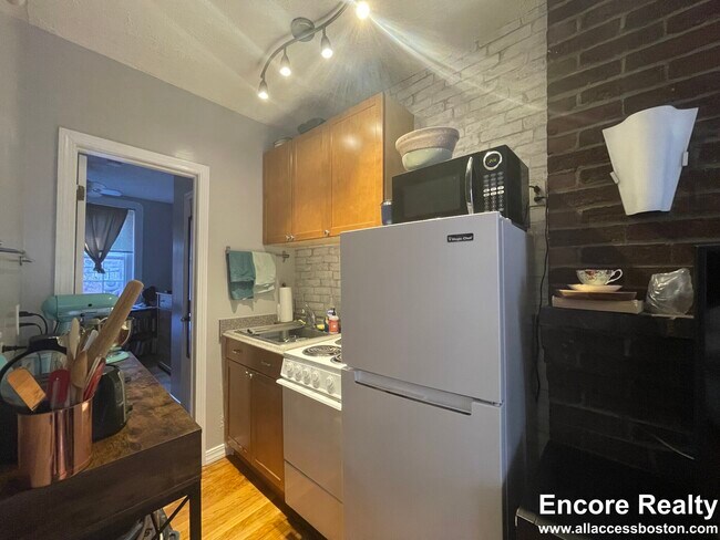 Building Photo - 41 Anderson St