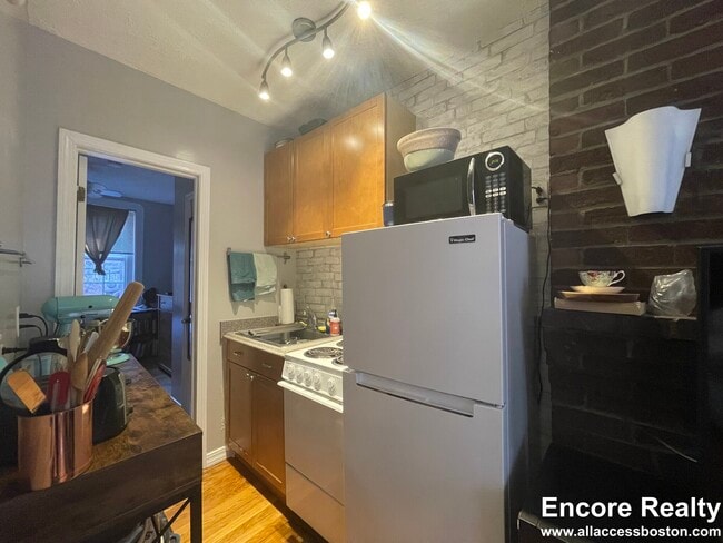 Building Photo - 41 Anderson St