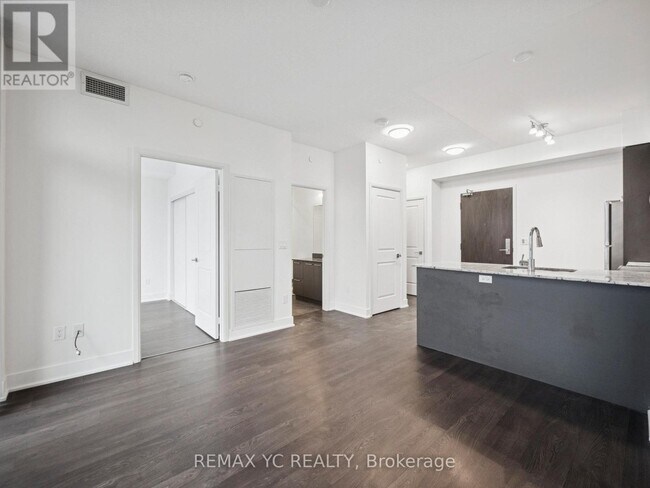 Photo du bâtiment - 88 Sheppard Ave E