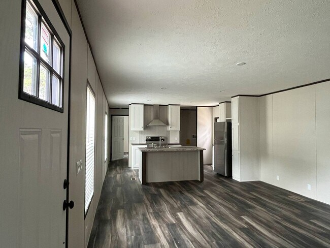 Foto del edificio - 14142 Lorraine Rd