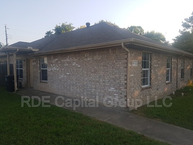 Building Photo - 501 Sally Ln