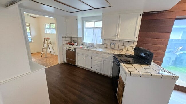 Foto del edificio - 1235 W Dayton Ave