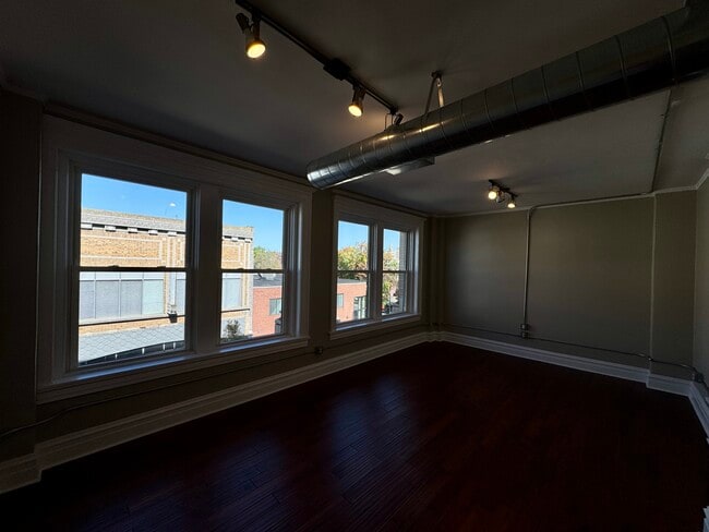 Building Photo - 92 S Main St