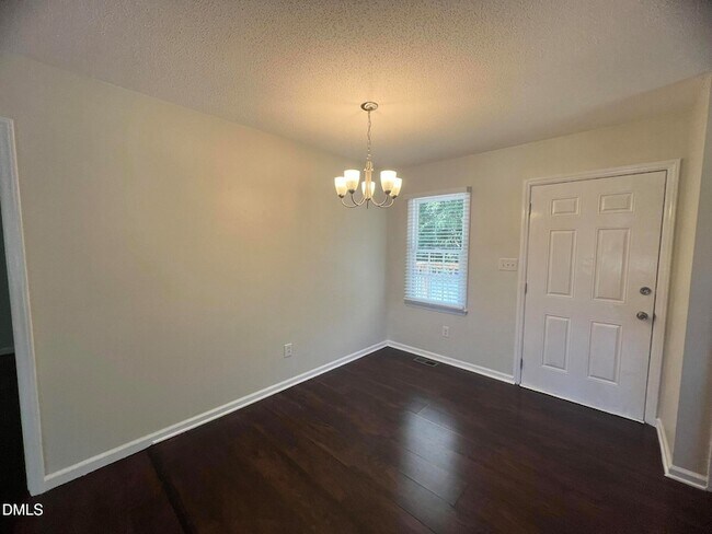 Foto del edificio - 500 Chinaberry Ln