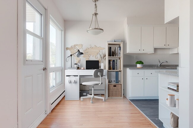 Building Photo - Le Fontainebleau Apartments