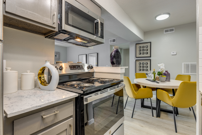 2BR, 2BA - Cocina L - The Tatum Apartments