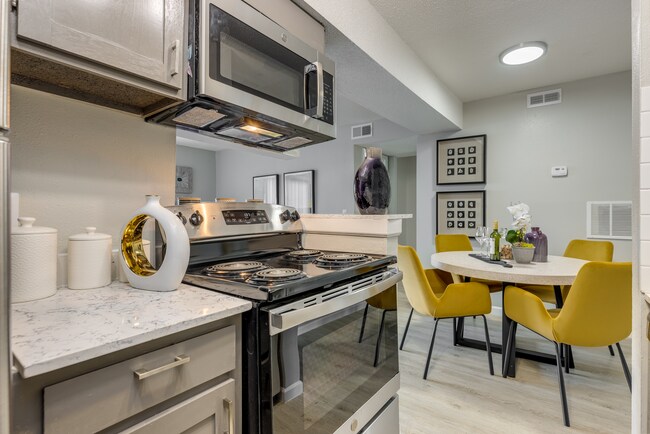 2BR, 2BA - Cocina L - The Tatum