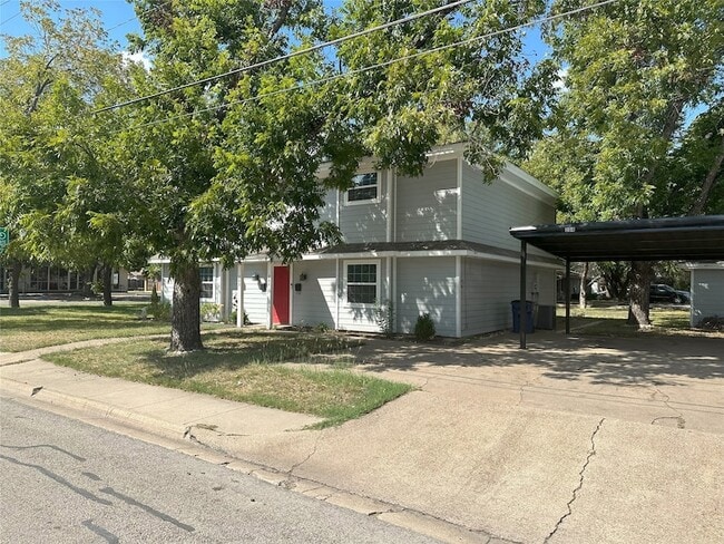 Building Photo - 204 E Rucker St