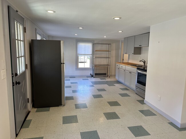 Building Photo - 1436 VT-30