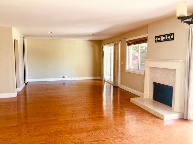 Building Photo - 7342 Ponce Ave