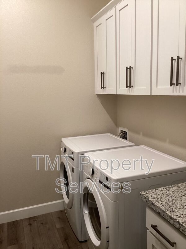 Building Photo - 8008 Clear Springs Pl